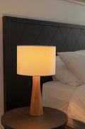 Houten bureaulamp, tafellamp, bedlamp, slaapkamerlamp, tafellamp, modern design, handgemaakte houten voet, rustieke stijl, unieke uitstraling